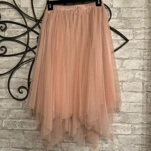 Beautiful tan tulle skirt from Forever 21 size M